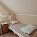 Two-storey Vintage House By The Ocean In Sogne, Hollen كريستينساند
