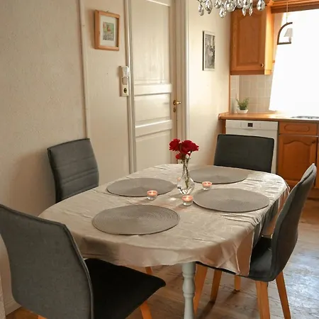 بيت للعطل Two-storey Vintage House By The Ocean In Sogne, Hollen كريستينساند